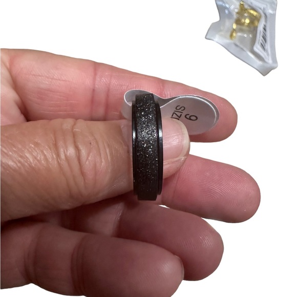 Black Stainless Steel Twist Unisex Ring - Picture 2 of 3